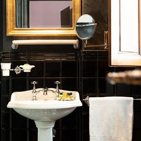 Nocleg ze śniadaniem Boutique Torre De' Conti 4*