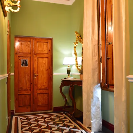 Boutique Torre De' Conti Nocleg ze śniadaniem 4*