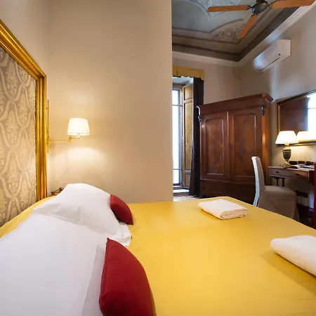Nocleg ze śniadaniem Boutique Torre De' Conti 4*
