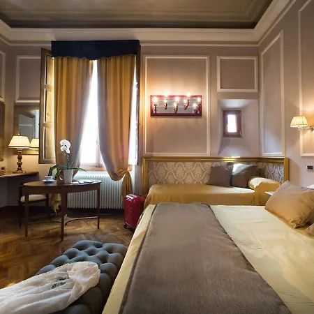 Boutique Torre De' Conti Nocleg ze śniadaniem 4*