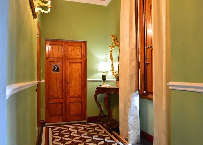 Boutique Torre De' Conti Bed & Breakfast 4*